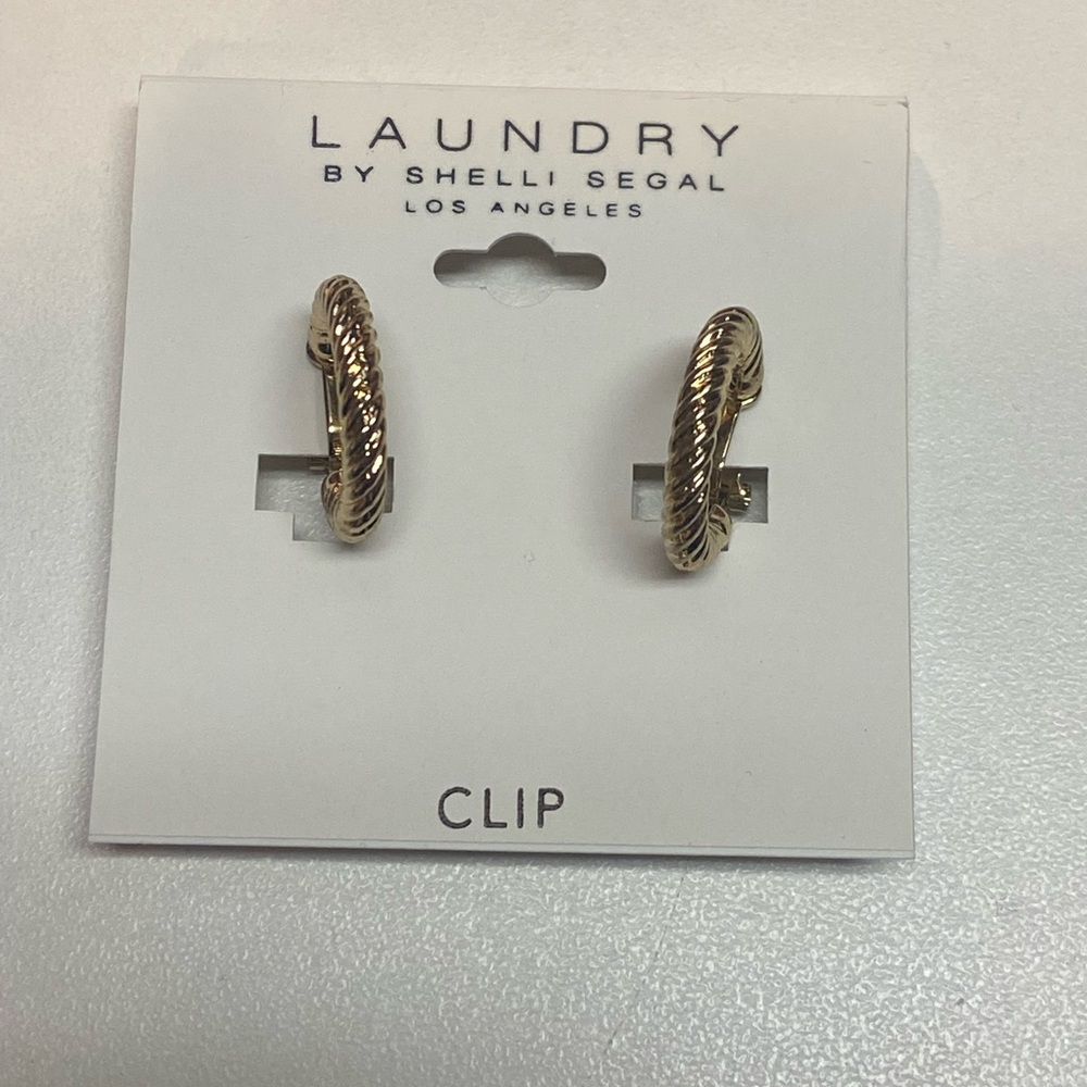 NWT Laundry by Shelli Segal Clip On Gold Tone Earrings